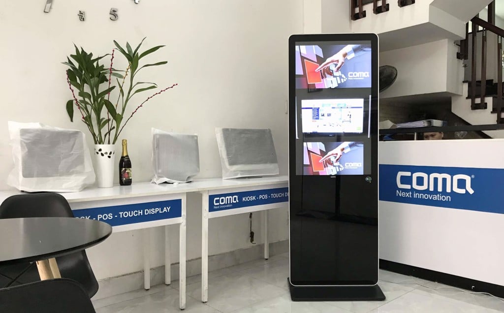 Máy KIOSK quảng cáo COMQ Q-Kiosk  SNT 
