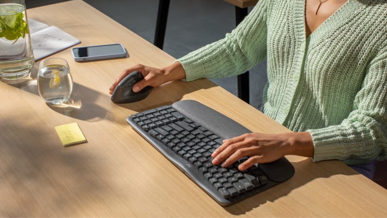 Bàn phím không dây Logitech Wave Keys Ergonomic 3