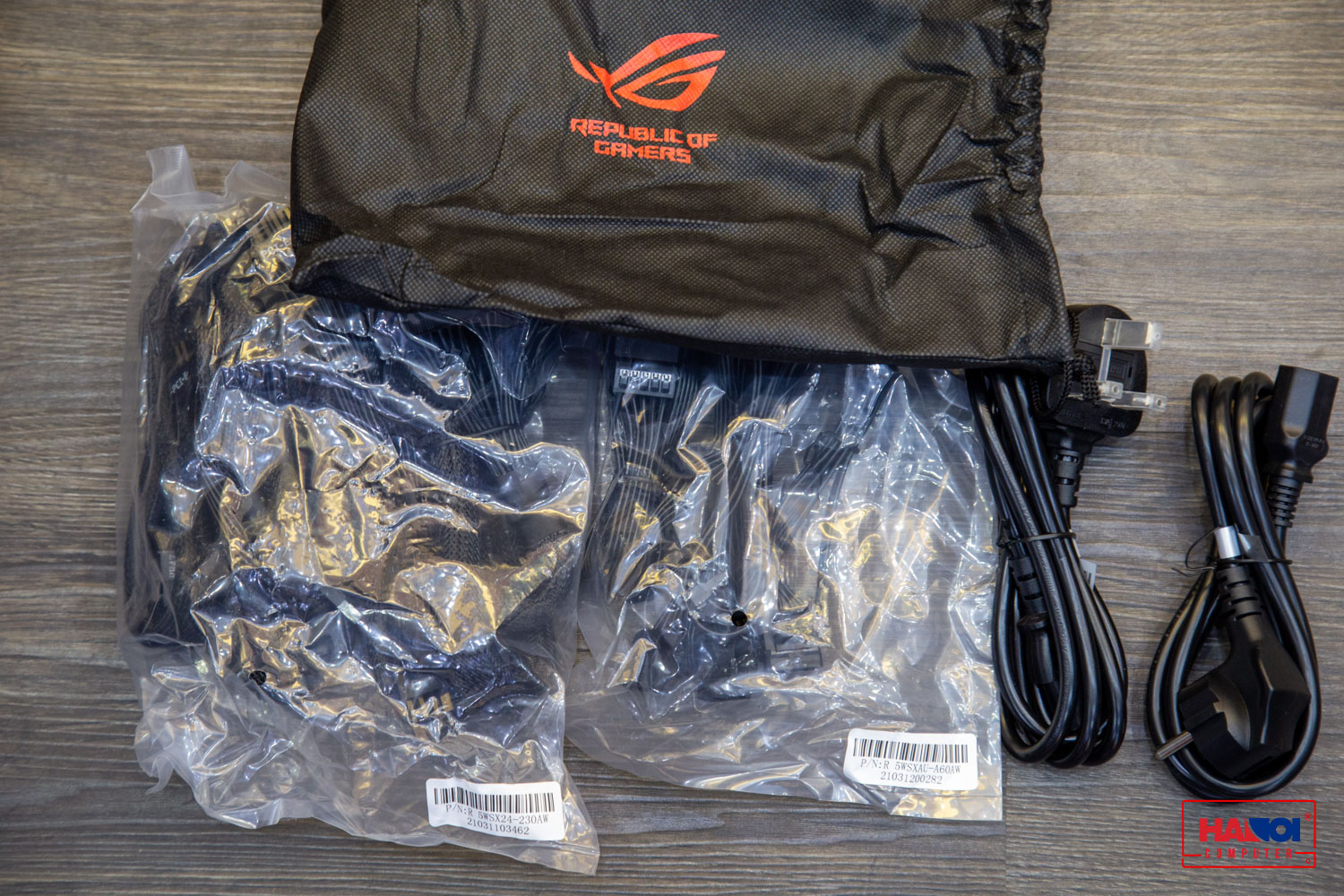  ASUS ROG STRIX 1000W GOLD - 1000W ( phụ kiện ) đi kèm