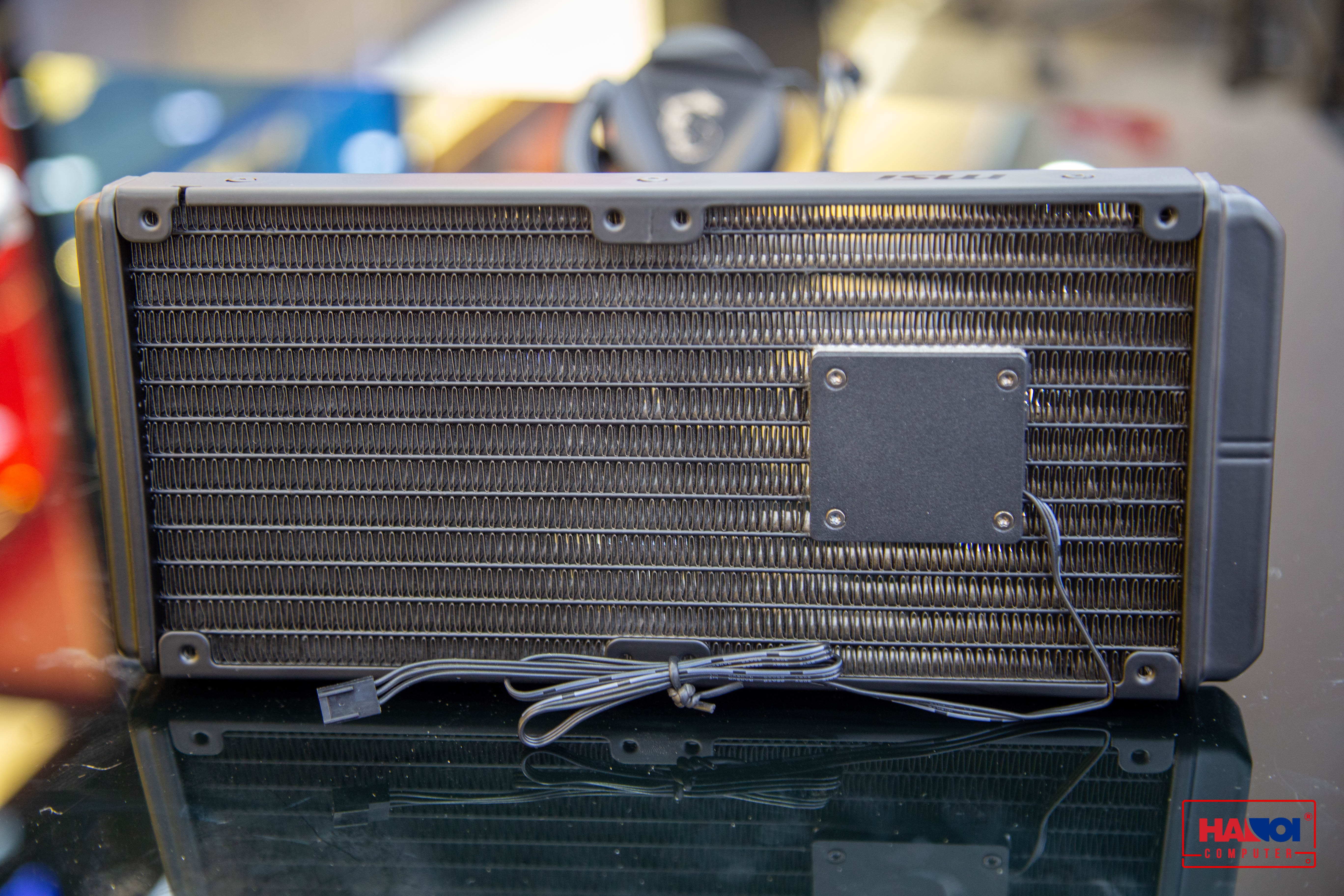 Bơm tích hợp trên radiator của Tản nhiệt nước CPU MSI MAG CORELIQUID 240R 