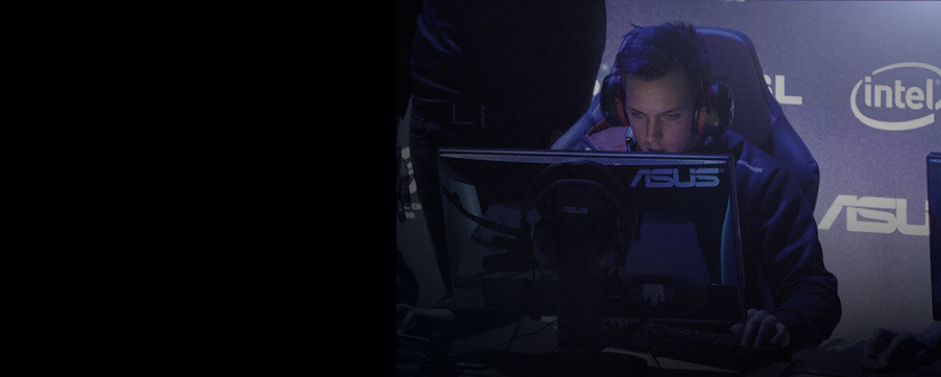 Bàn phím cơ Asus ROG Claymore Core RGB Aura Sync Cherry Blue switch có bàn phím số có thể gắn sang 2 bên