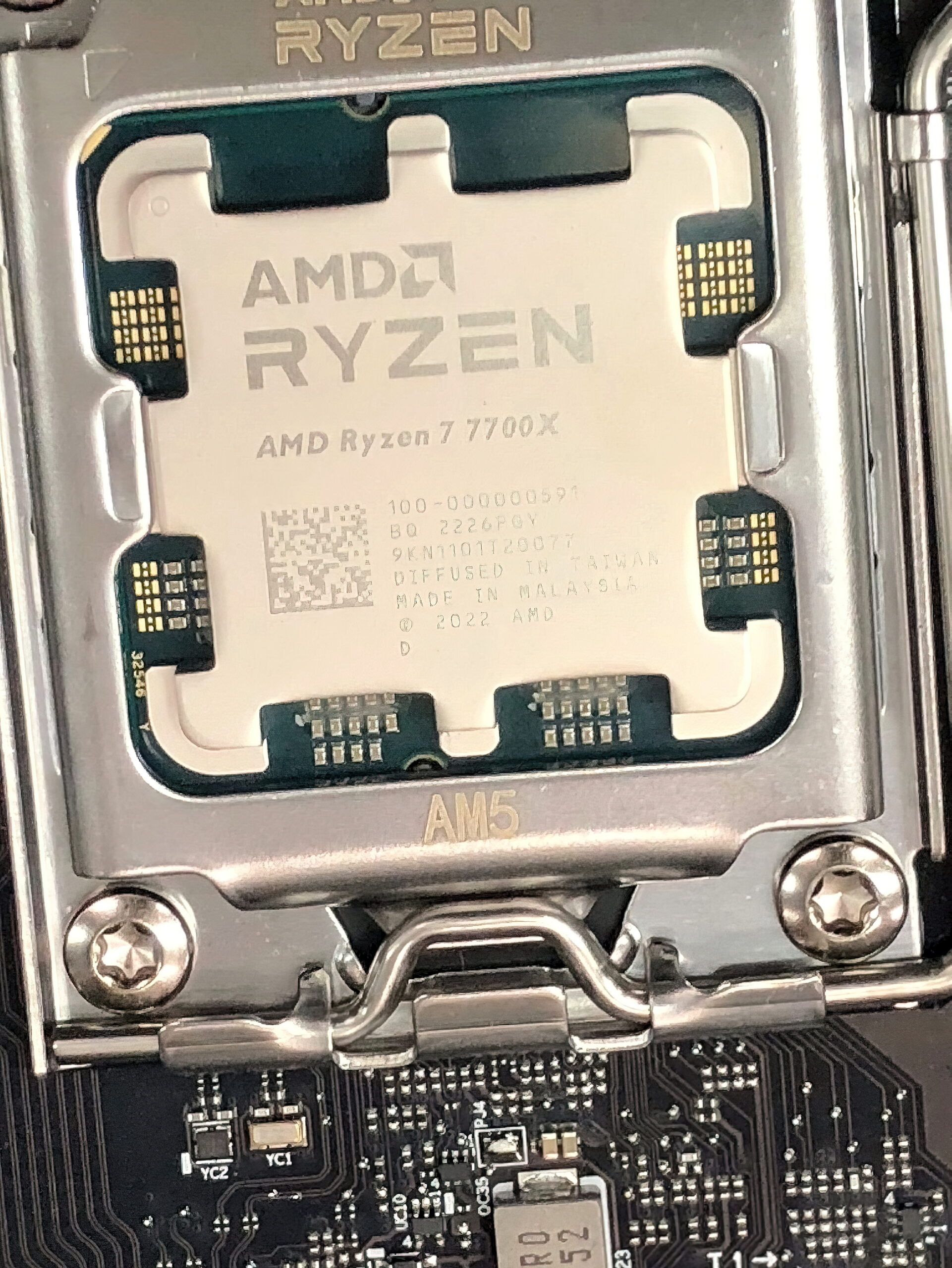 AMD Ryzen 7 7700X, ảnh: twitter
