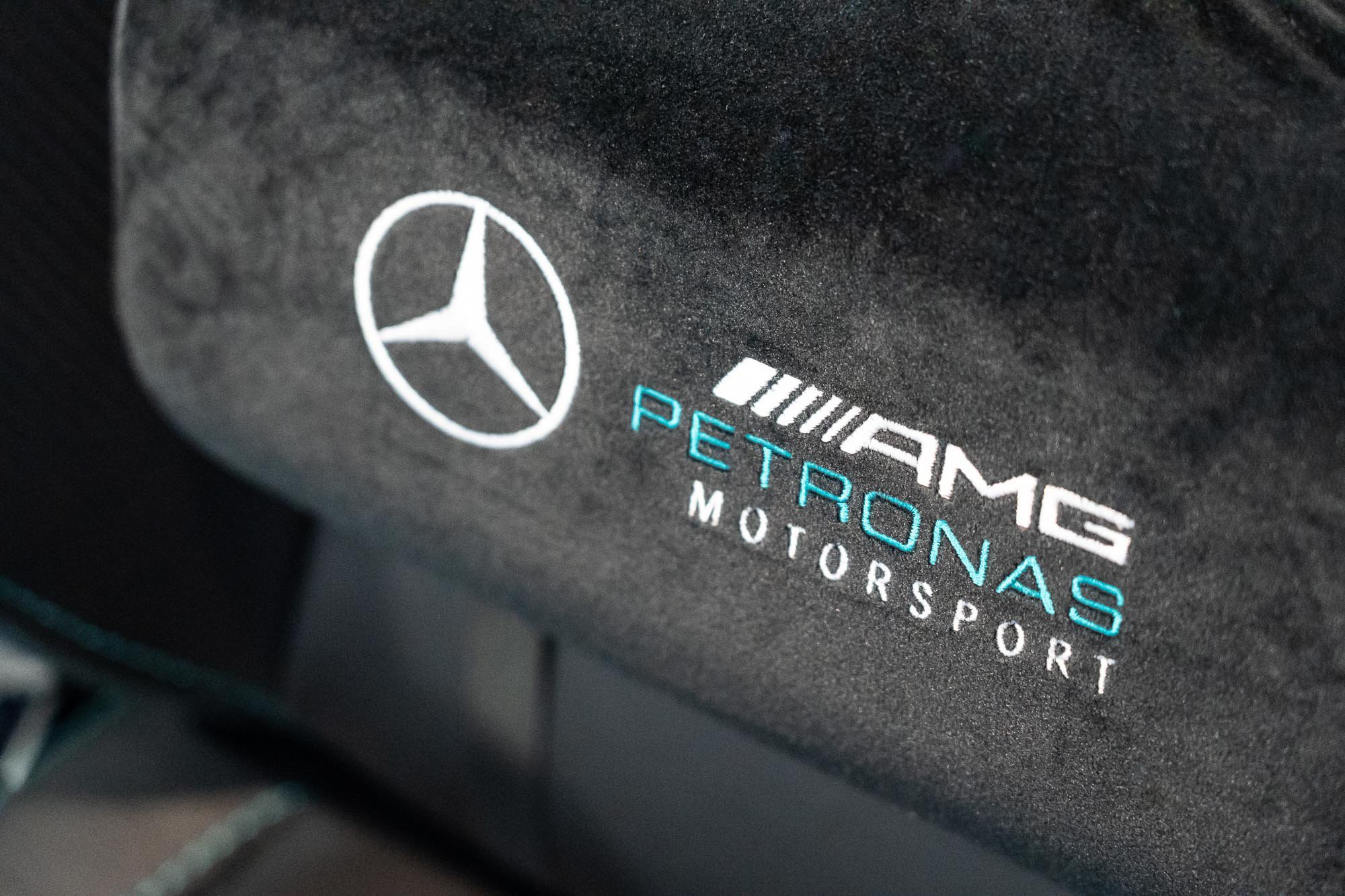 Ghế Gamer Noblechairs EPIC Series Mercedes Petronas Motorsport AMG-Black/Green có logo Mercedes cao cấp