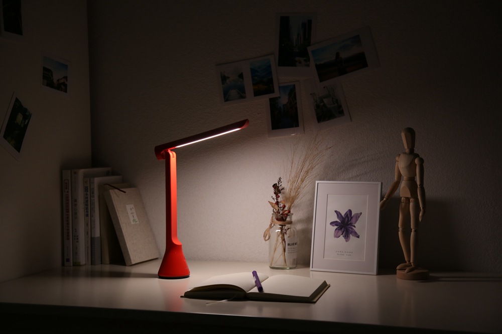 Đèn bàn tích điện Yeelight LED Folding Desk Lamp Z1 (YLTD11YL-R) - Màu đỏ