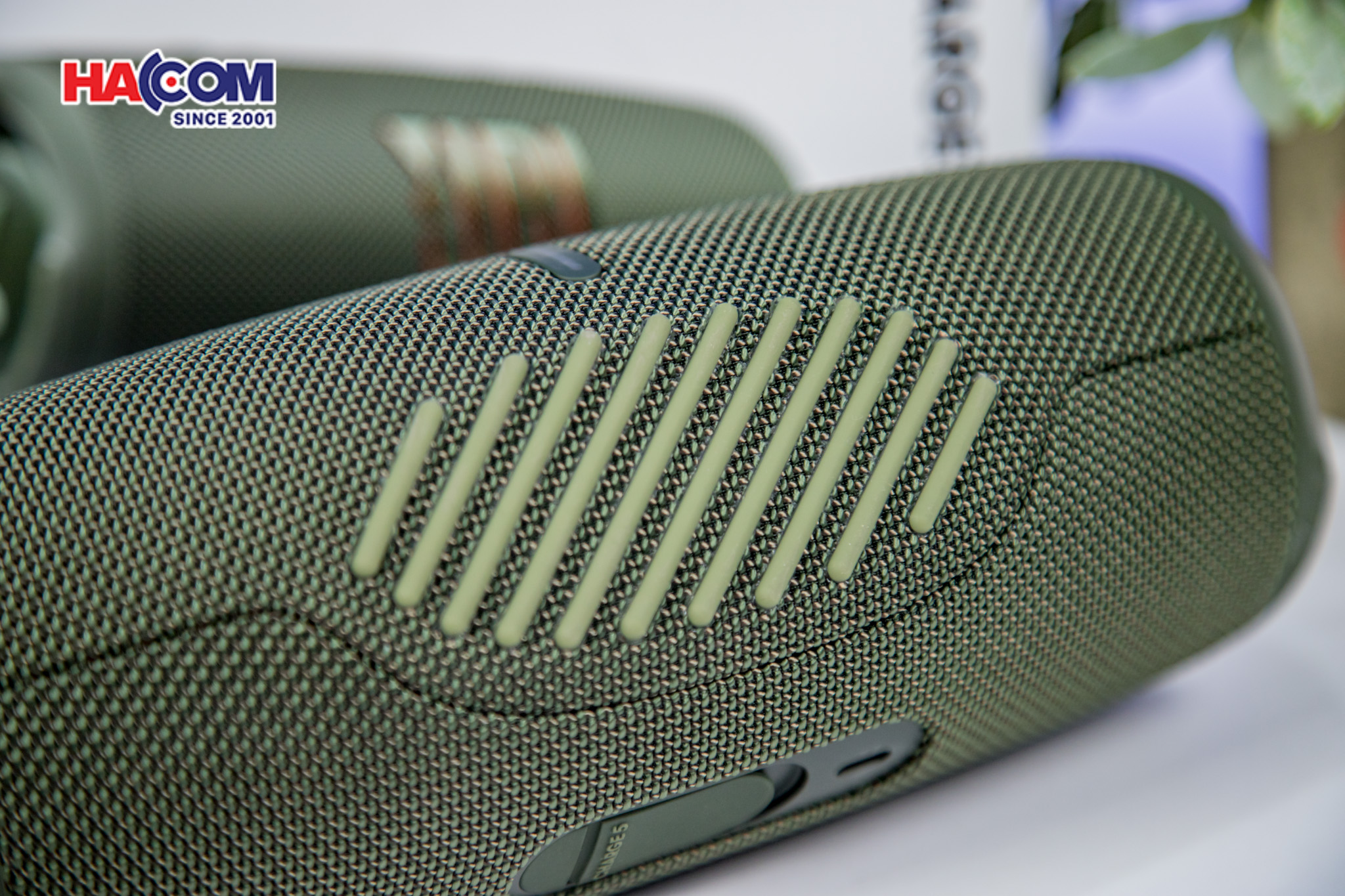 69684_loa_di_dong_jbl_charge_5_mau_xanh_la_cay_010.JPG 14