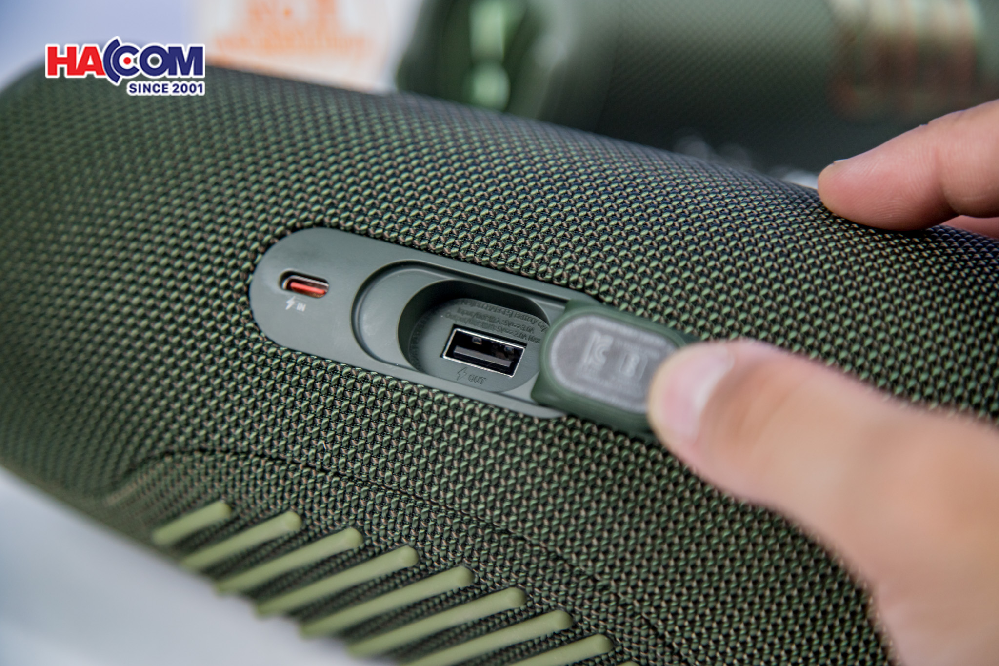 69684_loa_di_dong_jbl_charge_5_mau_xanh_la_cay_011.JPG 15