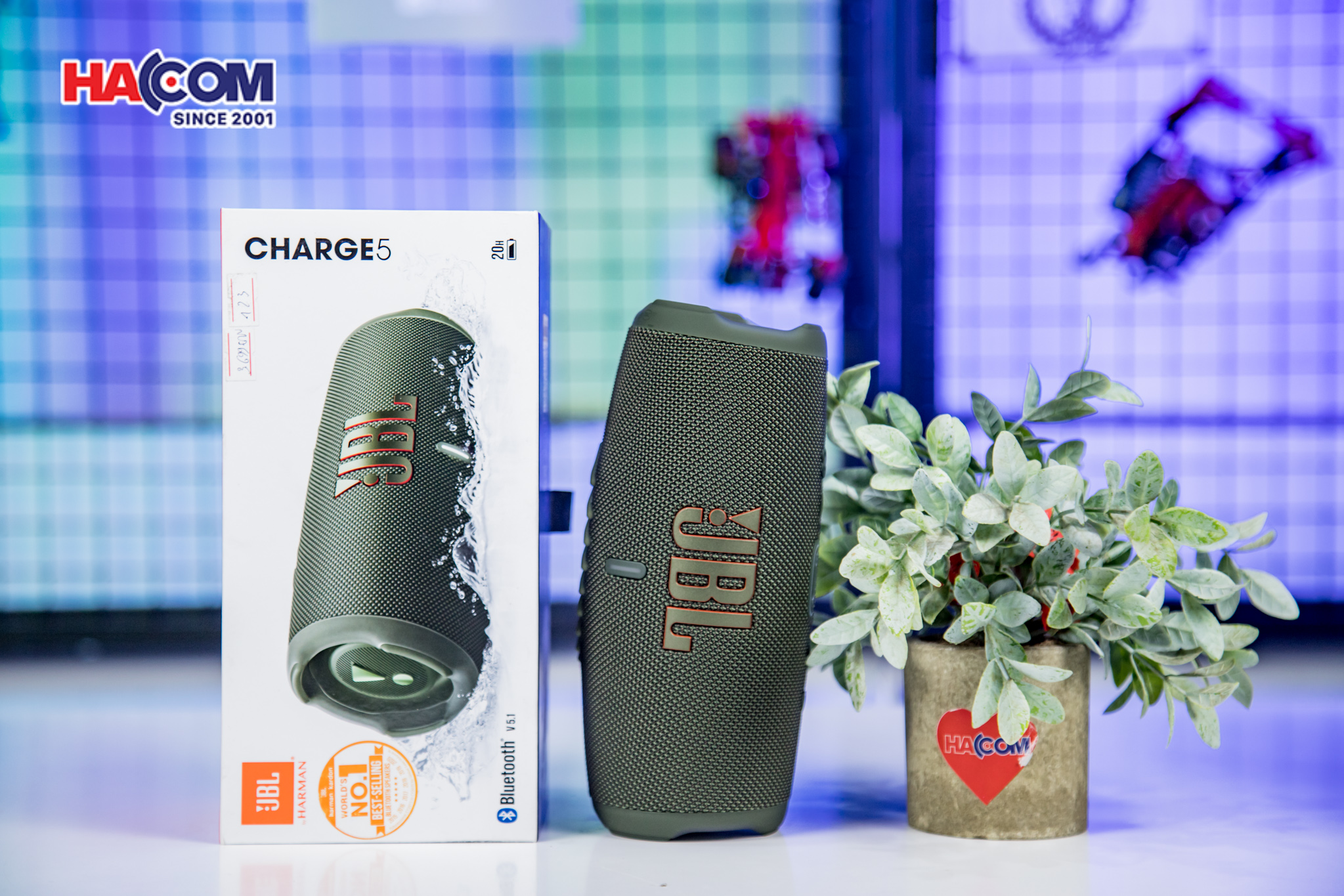 69684_loa_di_dong_jbl_charge_5_mau_xanh_la_cay_06.JPG 10