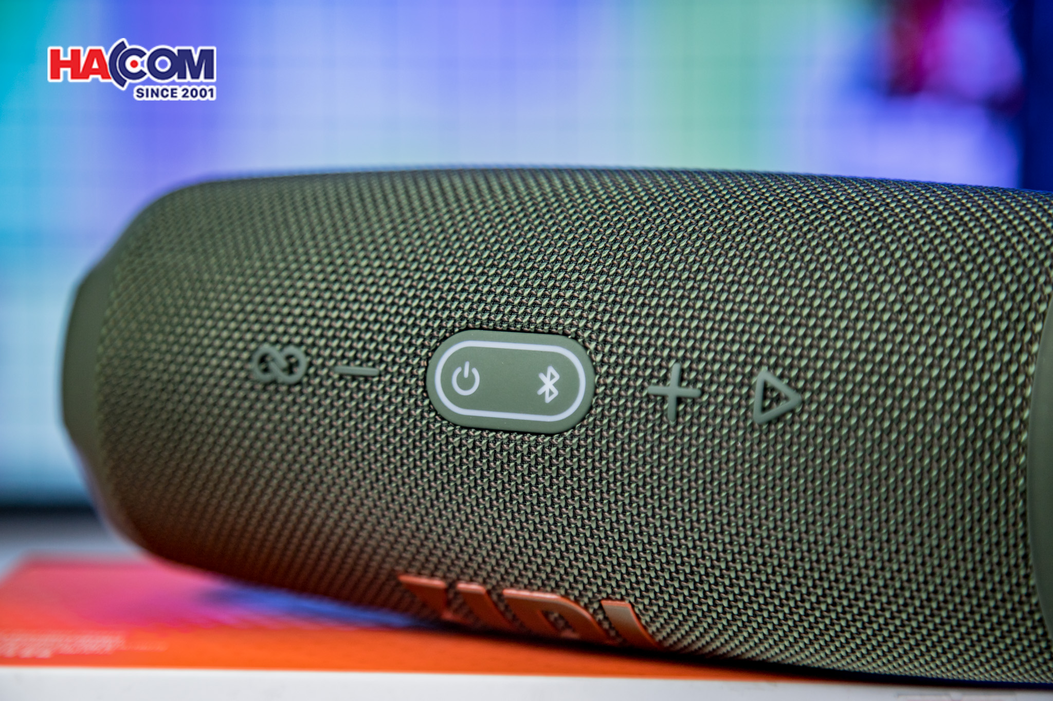 69684_loa_di_dong_jbl_charge_5_mau_xanh_la_cay_08.JPG 12