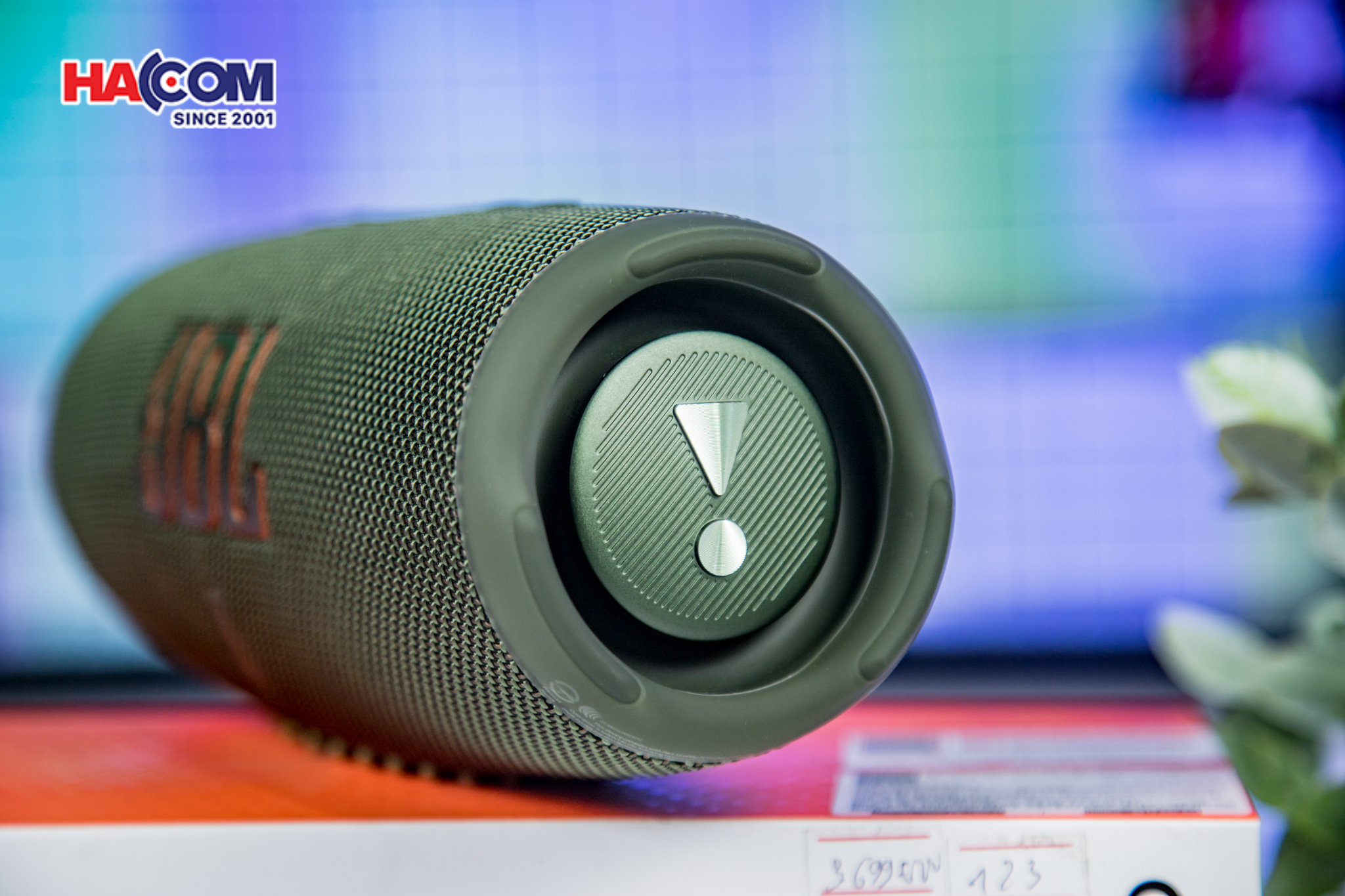 69684_loa_di_dong_jbl_charge_5_mau_xanh_la_cay_09.JPG 13