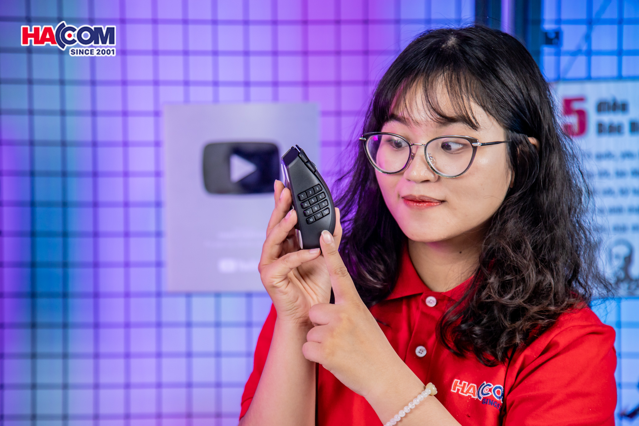 76734_chuot_gaming_khong_day_razer_naga_v2_hyperspeed___rz01_03600100_r3a1_01.jpg 6