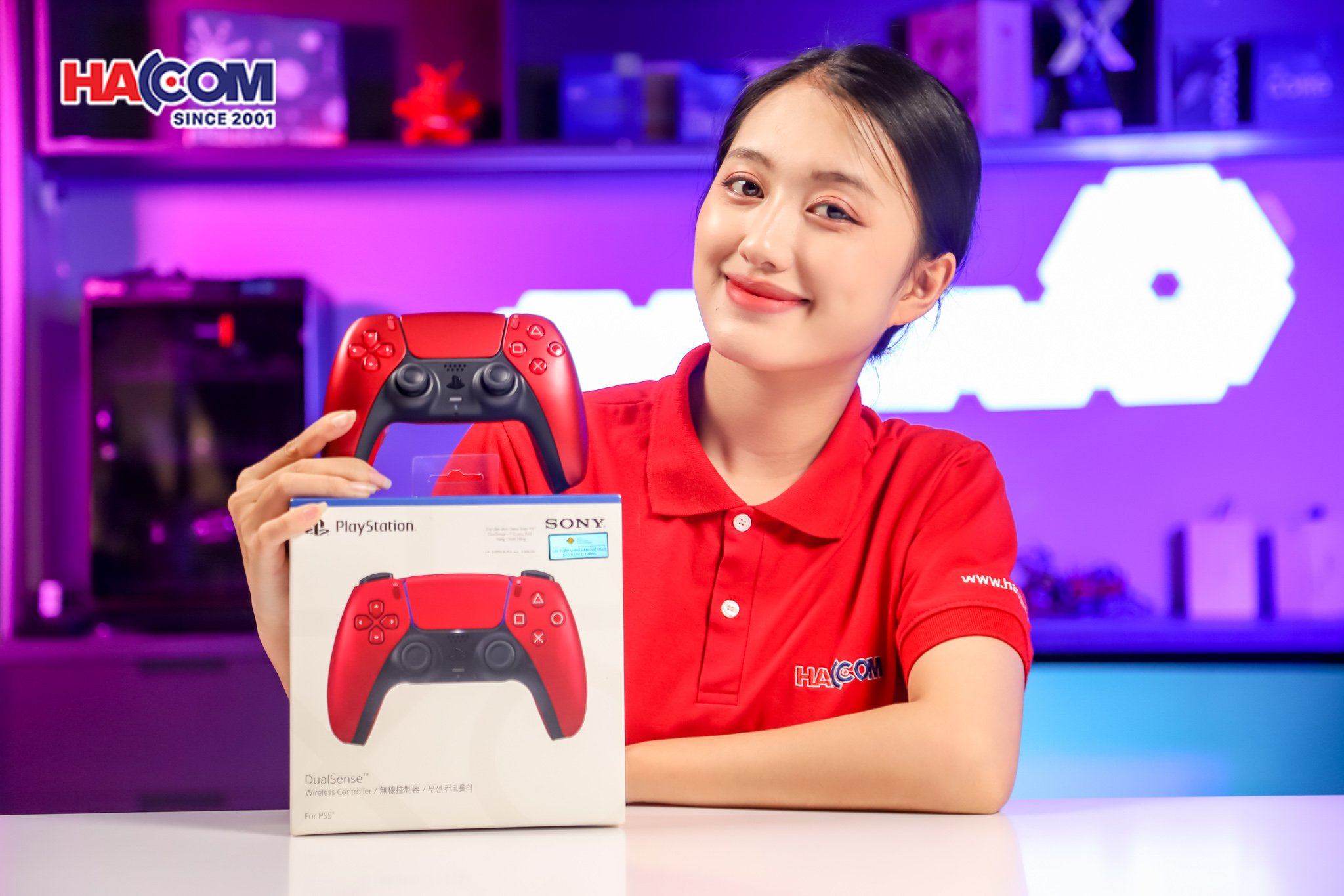 77830_tay_cam_choi_game_sony_ps5_dualsense_volcanic_red_01.JPG 4