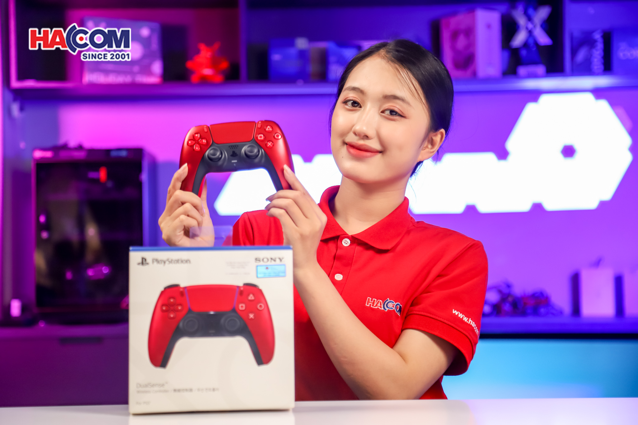 77830_tay_cam_choi_game_sony_ps5_dualsense_volcanic_red_02.JPG 5