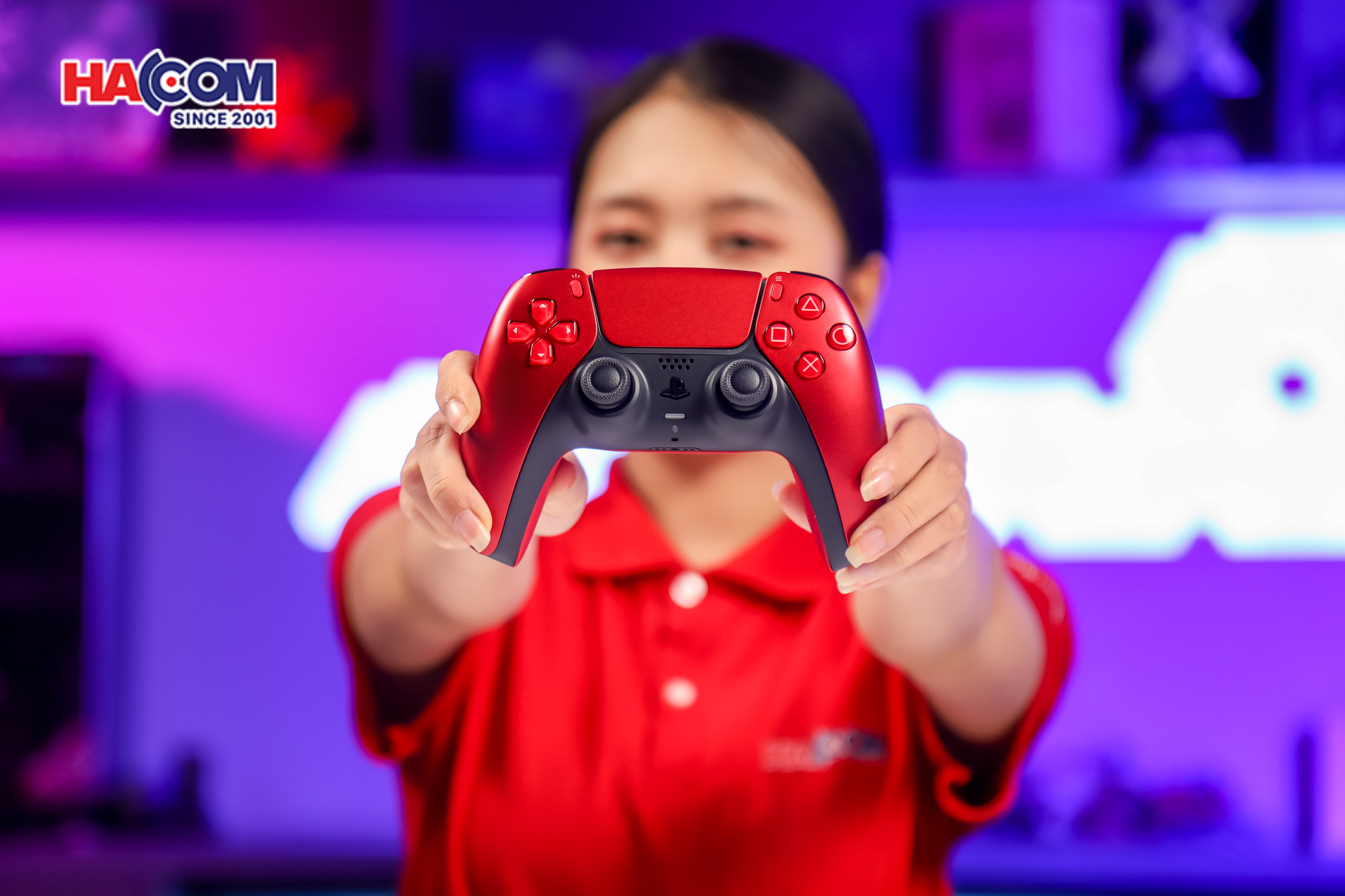 77830_tay_cam_choi_game_sony_ps5_dualsense_volcanic_red_03.JPG 6
