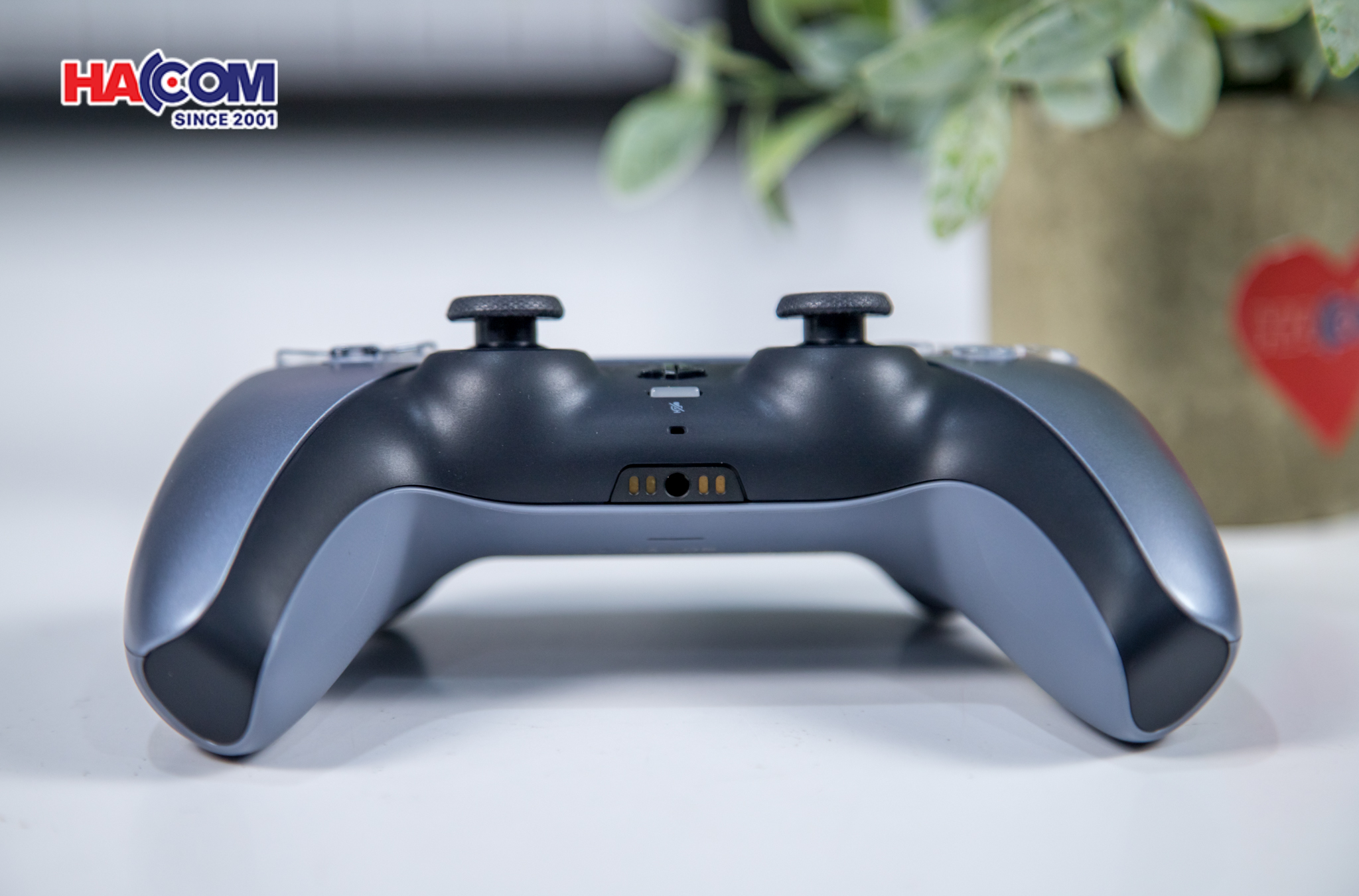80677_tay_cam_choi_game_sony_ps5_dualsense_sterling_silver_07.JPG 10