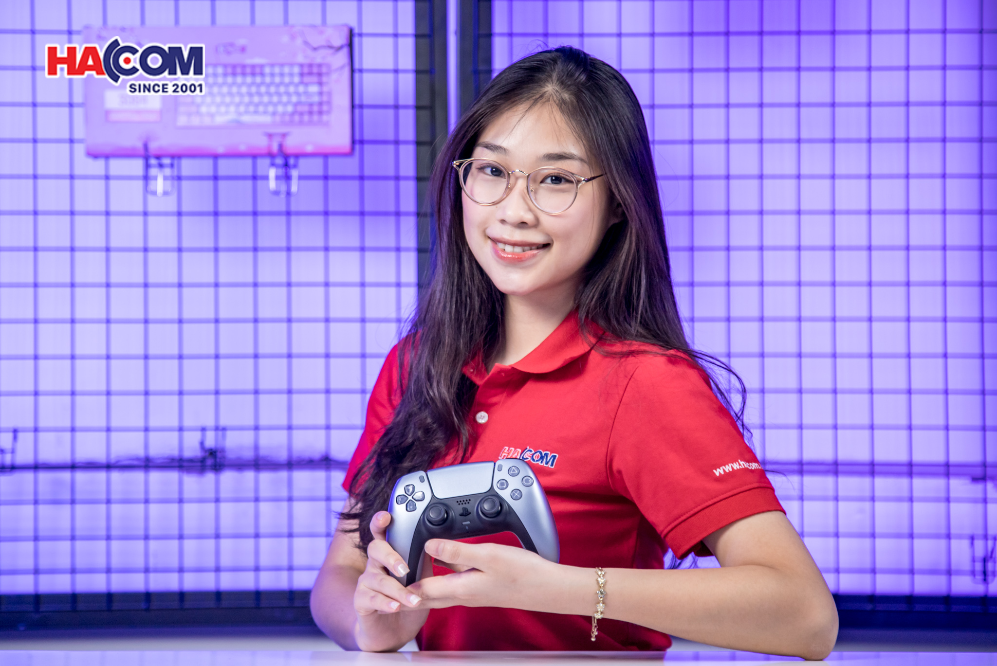 80678_tay_cam_choi_game_sony_ps5_dualsense_sterling_silver_01.JPG 4