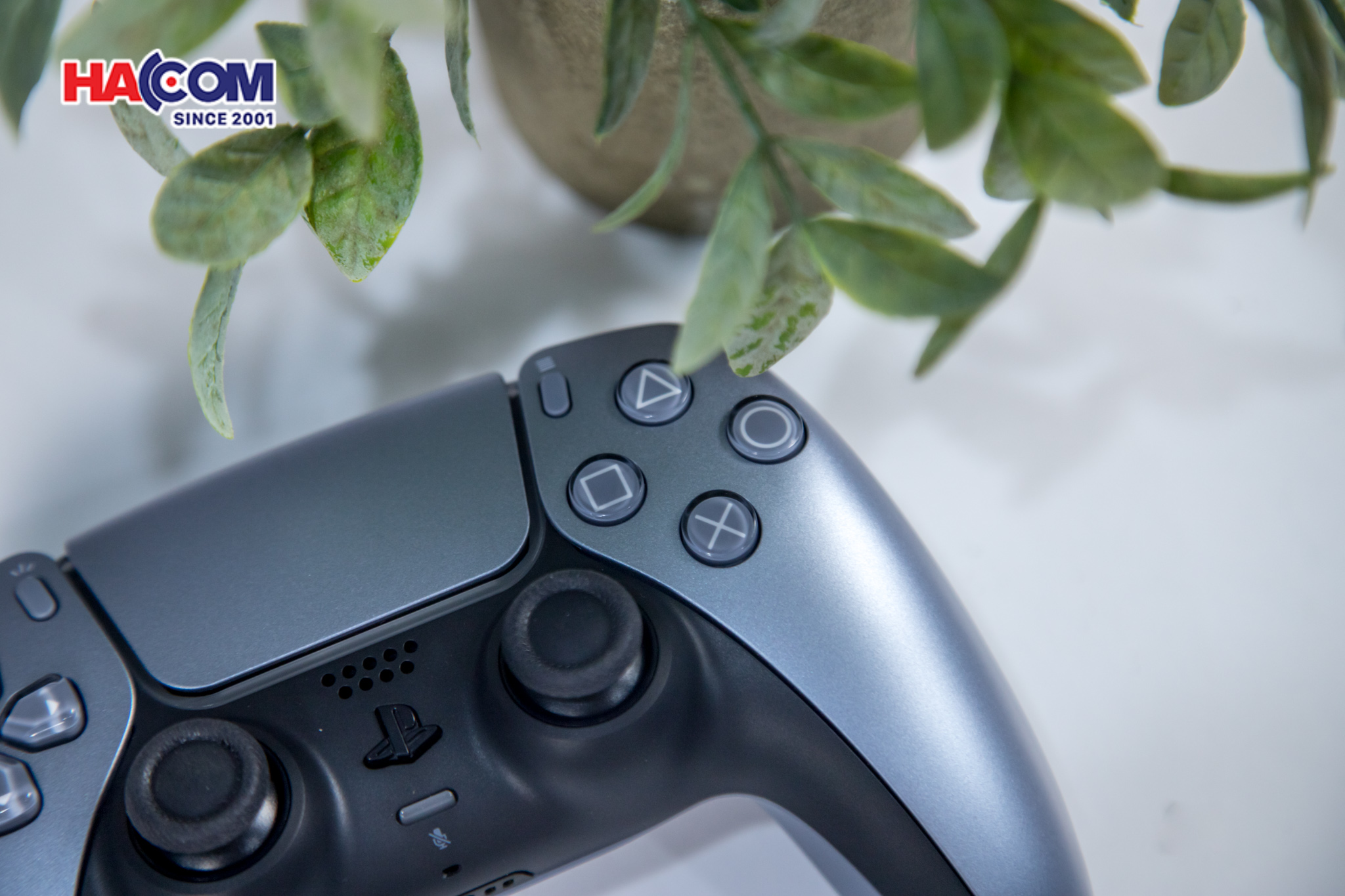 80678_tay_cam_choi_game_sony_ps5_dualsense_sterling_silver_05.JPG 8