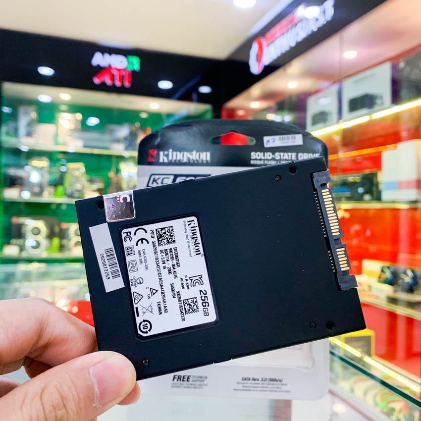 Ổ cứng SSD Kingston KC600 256GB 2.5 inch SATA3 (Đọc 550MB/s - Ghi 500MB/s) - (KC600/256GB)  - Hình 5