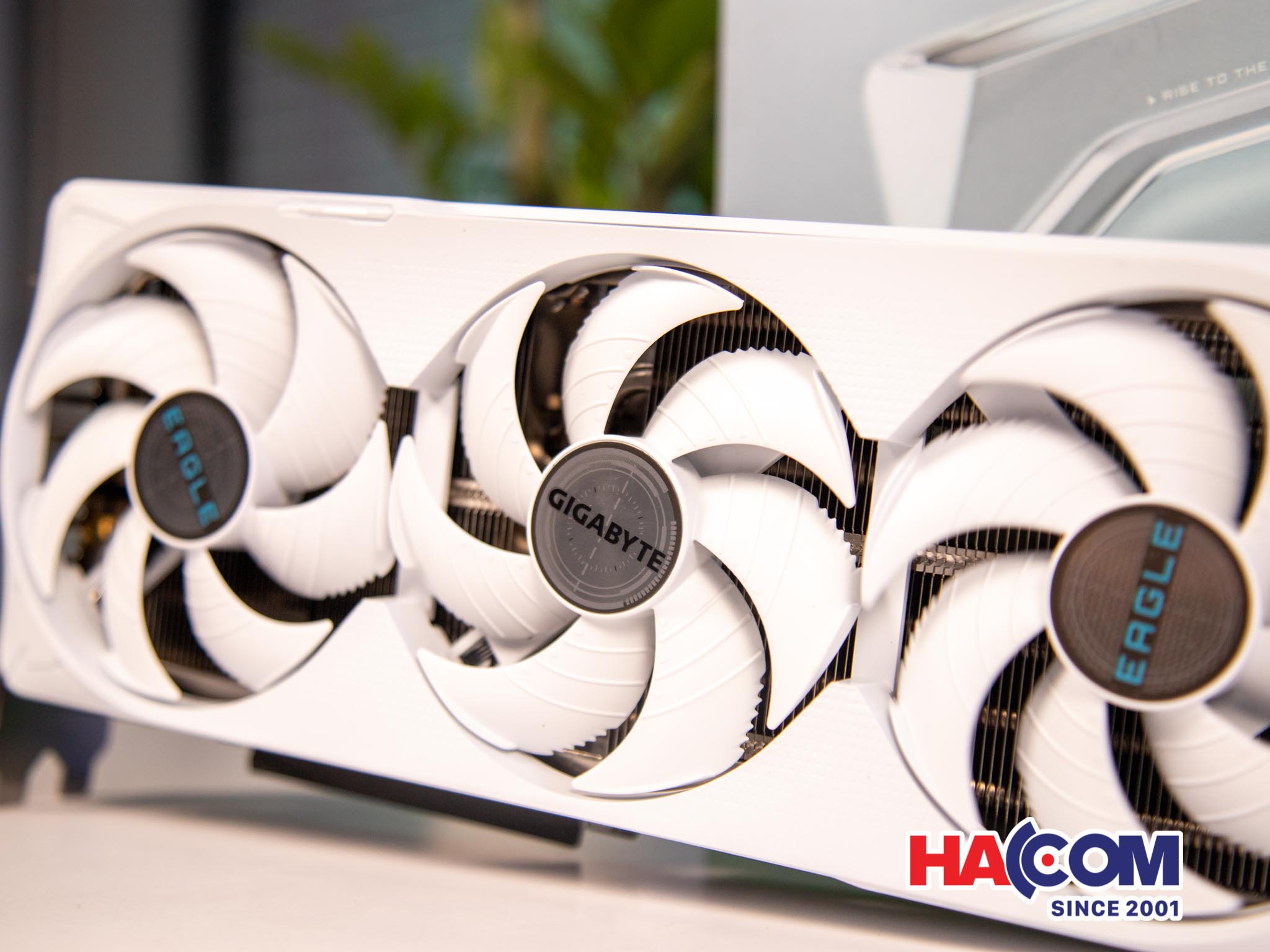 88662_gigabyte_rtx_5070_ti_eagle_oc_ice_sff_gddr7__3_.jpg 4