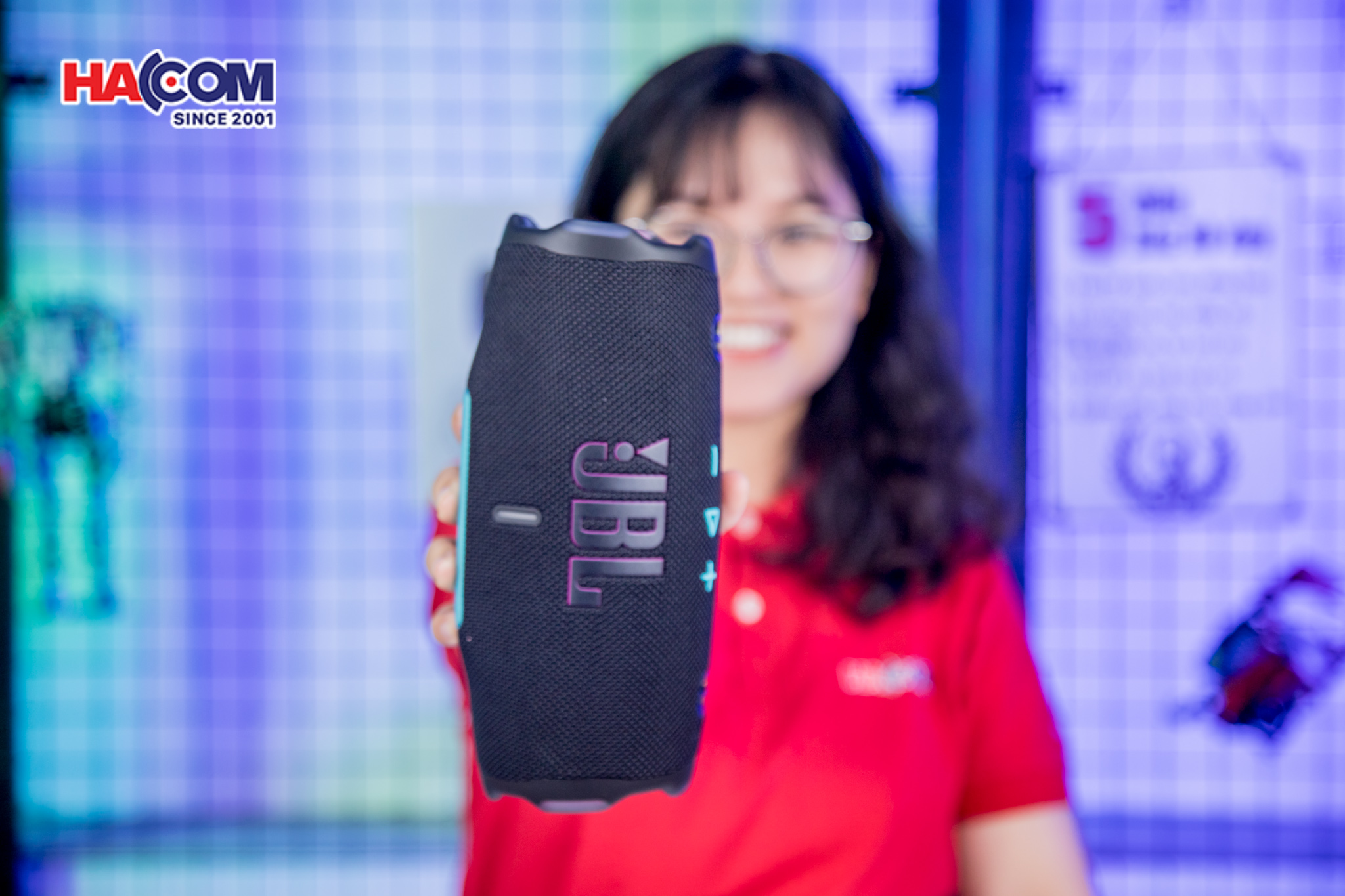 90674_loa_bluetooth_jbl_charge_6_mau_den_cam_05.JPG 10