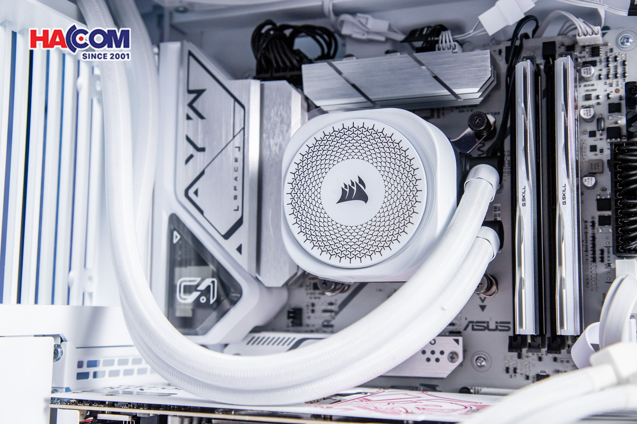 91079_pc_hacom_platinum_010_intel_i7_14700f_vga_rtx_5070_artic_012.JPG 12