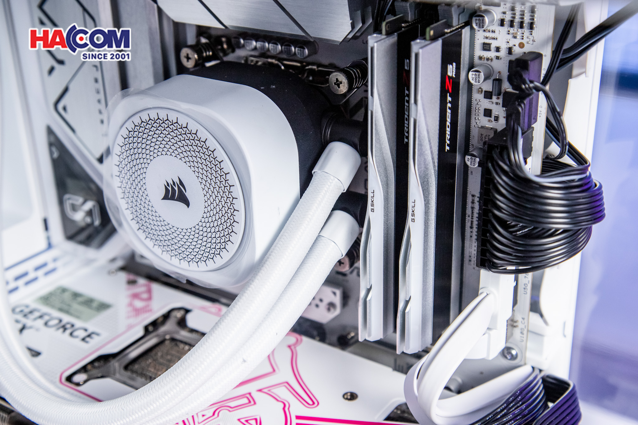 91079_pc_hacom_platinum_010_intel_i7_14700f_vga_rtx_5070_artic_013.JPG 13