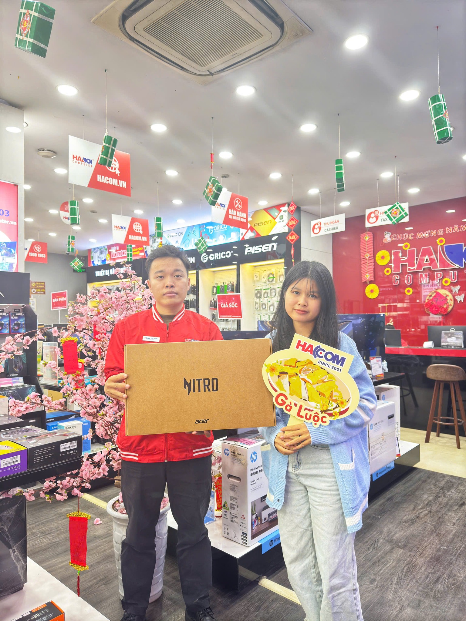 Khách hàng sử dụng Laptop Acer Gaming Nitro V 16 ProPanel ANV16-41-R6NA (NH.QP0SV.001) (R7-8845HS/16GB /512GB SSD/RTX40